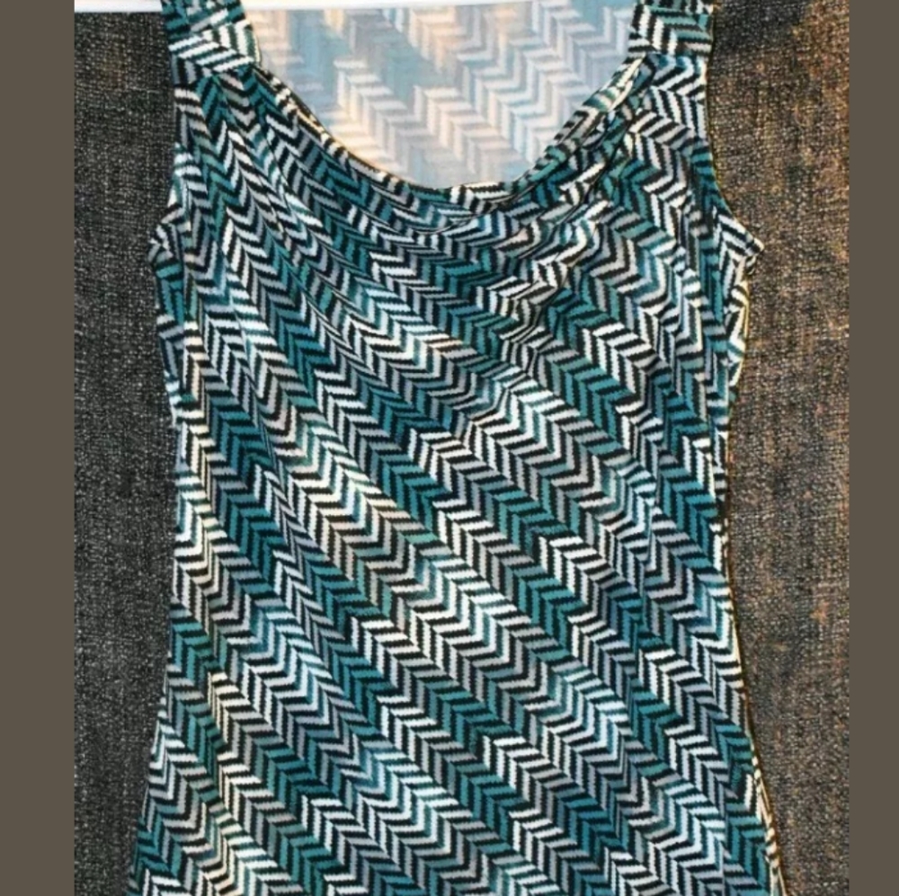 WHBM XS Sleeveless Cheveron Top